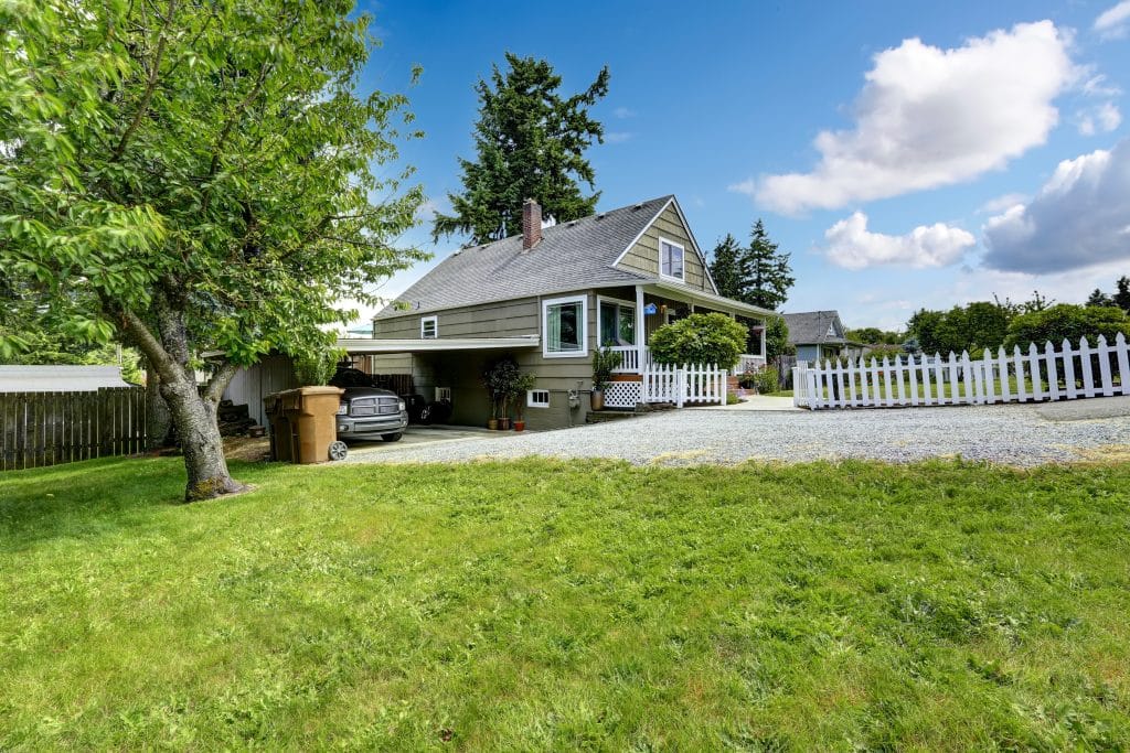 House,With,Covered,Parking,Spot,And,Gravel,Driveway